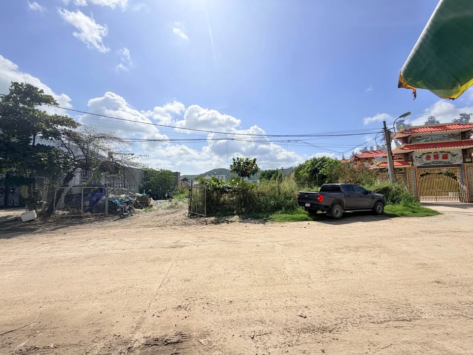 Đất nền lô góc đường Phước Huệ, Nha Trang 1093.8m² giá 25 tỷ - Vị trí đắc địa gần biển!