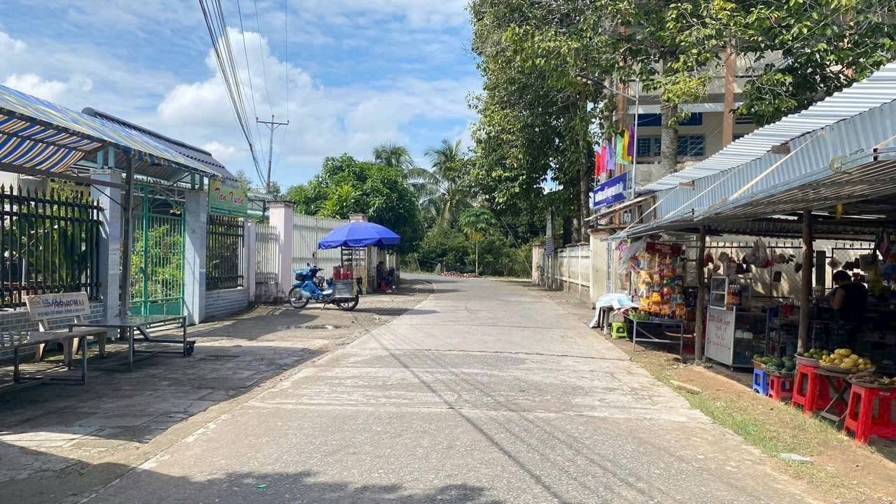 Đất nền Trường Long Phong Điền 1359m² giá 2.45 tỷ - Lộ ô tô, giáp sông thoáng mát!