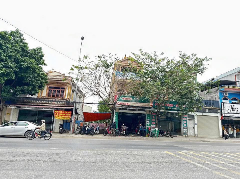 Đất 2 mặt tiền trục chính Phạm Văn Đồng, 180m² giá 4.9 tỷ - Cơ hội đầu tư tuyệt vời!