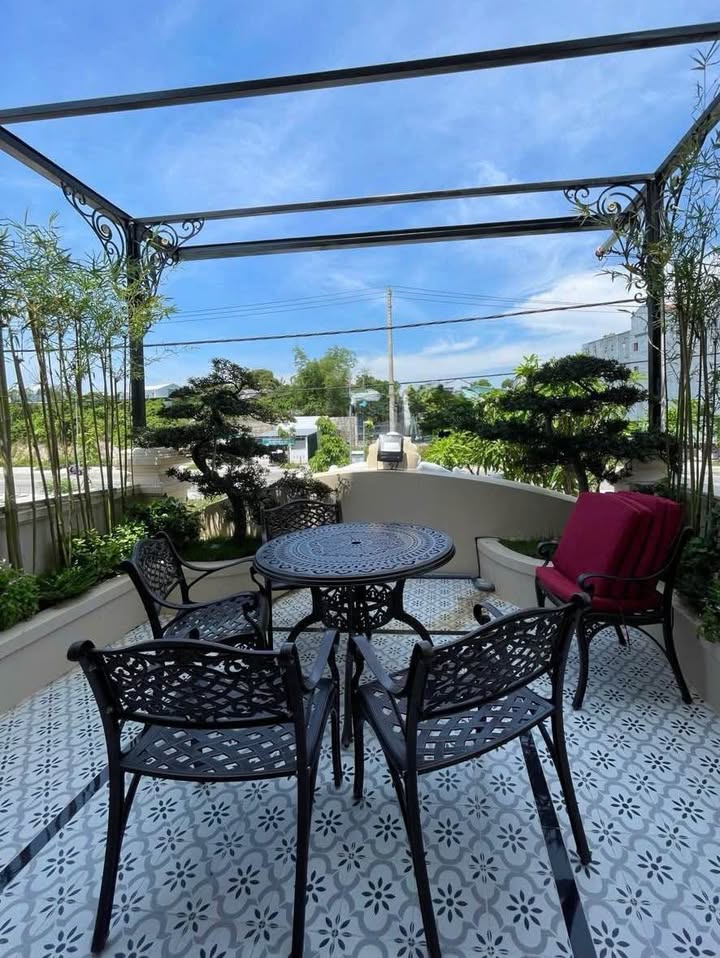 Nhà 3 tầng mặt tiền Đồng Khởi, Tp. Huế 92.2m² giá 7.9 tỷ - Sẵn sàng vào ở!