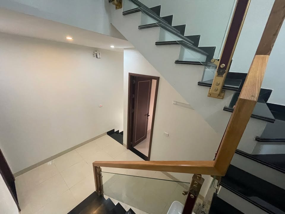 Nhà 4 tầng Tố Hữu, Đông Hải, Thanh Hóa, 75m² - Kinh doanh ngay!