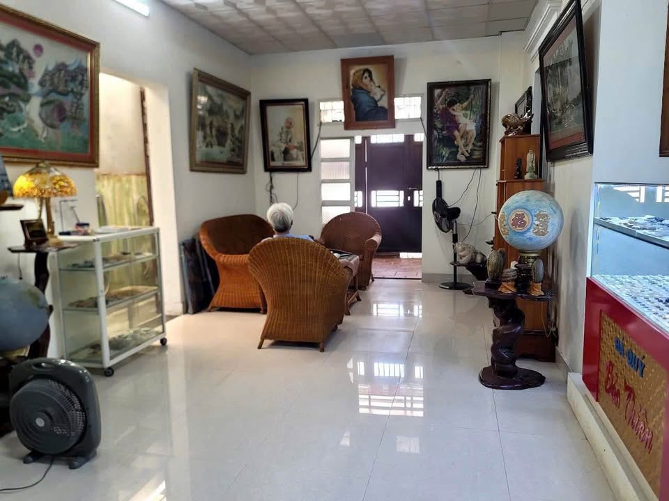 Nhà 2 tầng đường Chi Lăng, Quảng Phú 345m² giá 6 tỷ - Đầu tư sinh lời tuyệt vời!