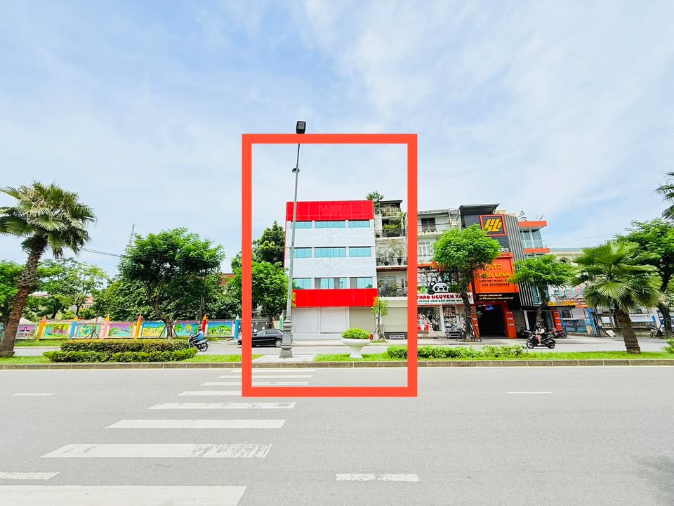 Cho thuê tòa nhà 4 tầng mặt tiền Đống Đa, Huế 120m² - Phù hợp showroom, spa, ngân hàng