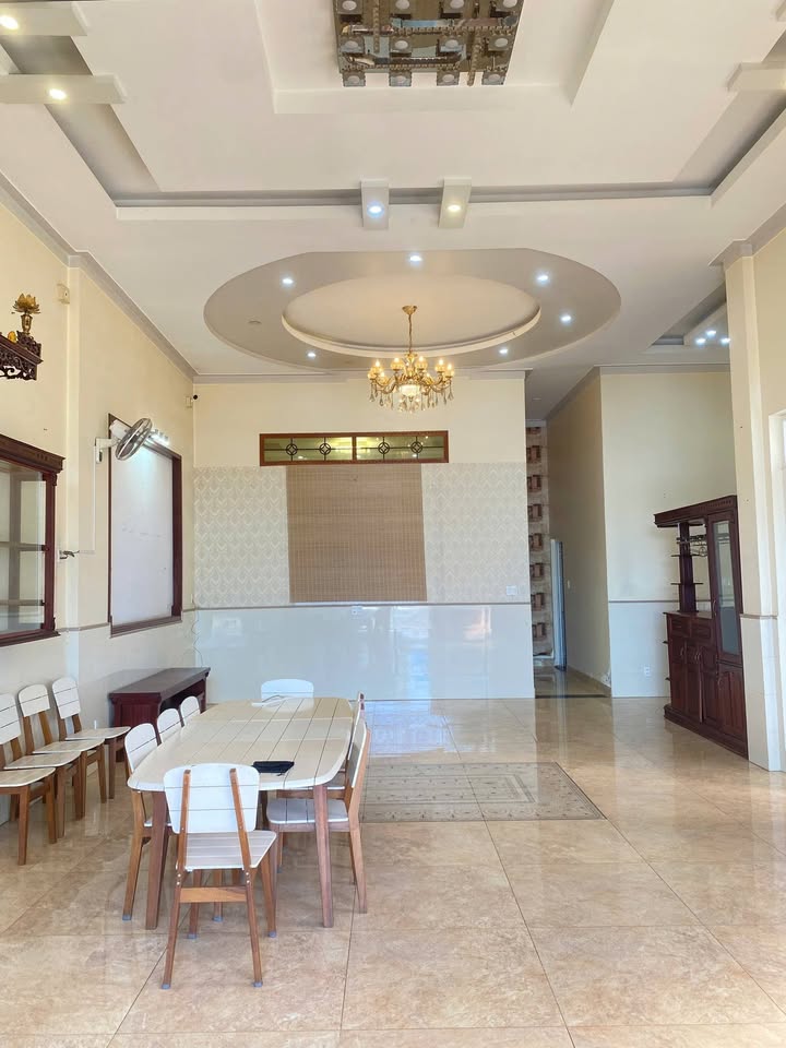 Nhà riêng mặt tiền Lý Nam Đế, Pleiku 300m² giá 6 tỷ - Chính chủ bán gấp!