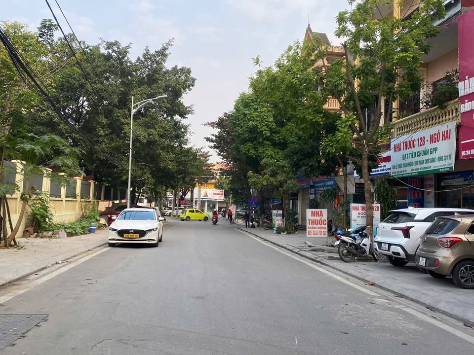 Bán đất tặng nhà 2 tầng mặt đường Tôn Thất Tùng, Vĩnh Yên 90m² giá 7 tỷ - Kinh doanh sầm uất!