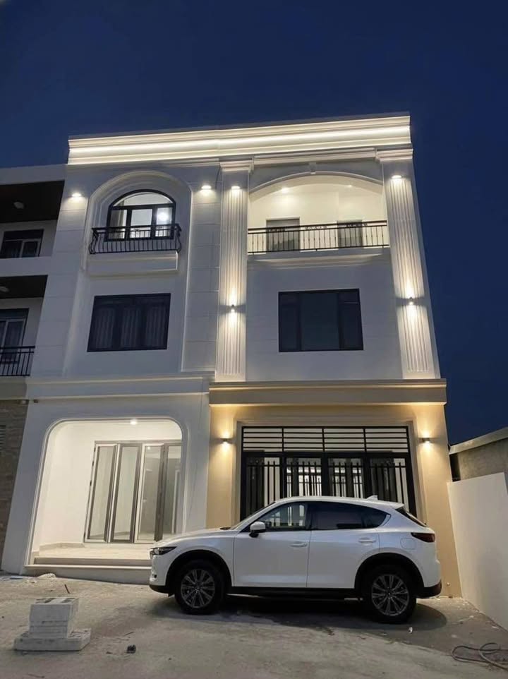 Nhà 3 tầng ngõ 20 Cao Xanh 51.5m² giá 2 tỷ - Không dốc, tiện nghi đầy đủ!