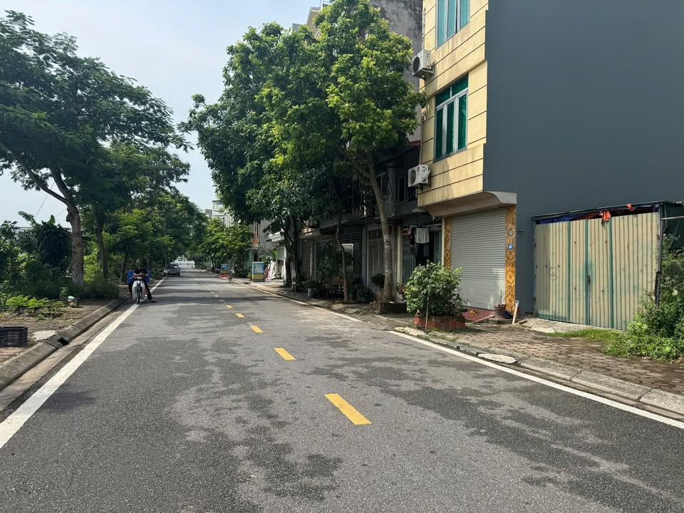 Đất tái định cư Giang Biên Long Biên 40m² giá thỏa thuận - Vỉa hè rộng ô tô đỗ 24/7!