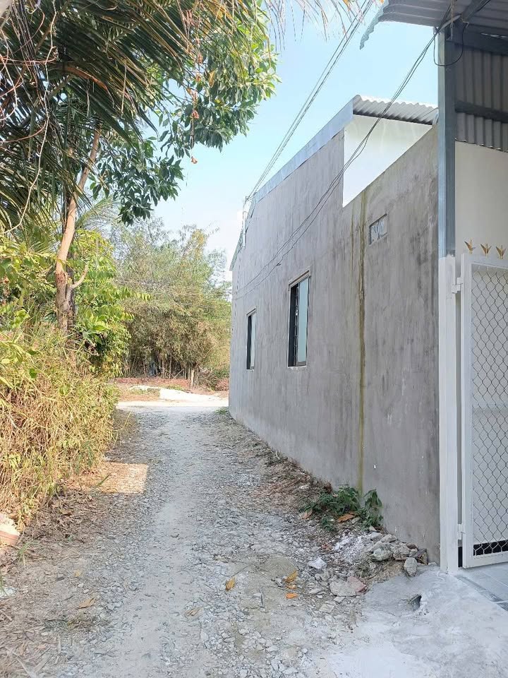 Nhà bán Trường Đông Hòa Thành 55m² giá chỉ 450 triệu - Sổ hồng riêng công chứng liền tay!