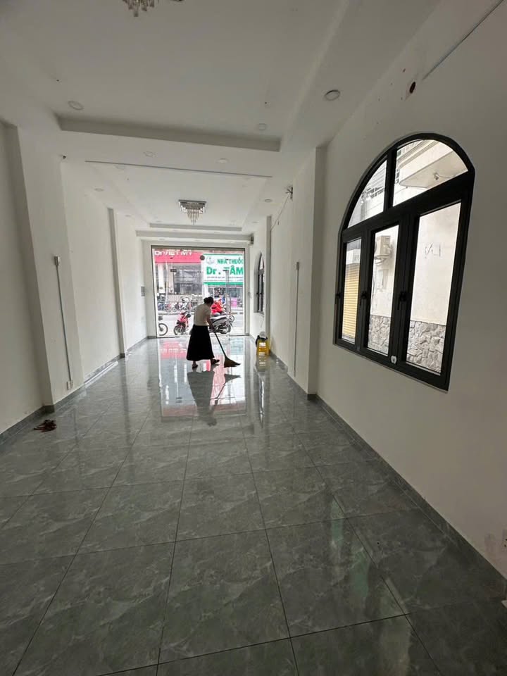 Nhà nguyên căn mặt tiền Quang Trung, P11, Gò Vấp, 72m² - Cho thuê ngay với giá cực tốt!