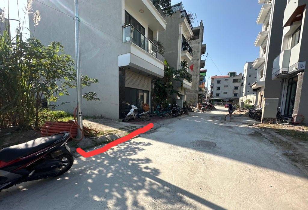 Đất phân lô Trạm Trôi 62m² giá nhỉnh 8 tỷ - Vị trí trung tâm, ô tô tránh!