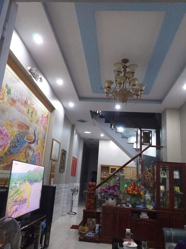 Nhà phố Dĩ An, Bình Dương 108.8m² giá 5 tỷ - Gần sân vận động và BigC!