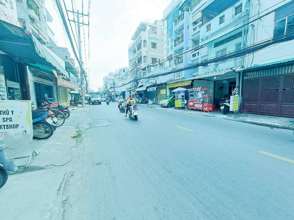 FrontHouse mặt tiền Lạc Long Quân 64m² giá thương lượng - Kinh doanh sầm uất!