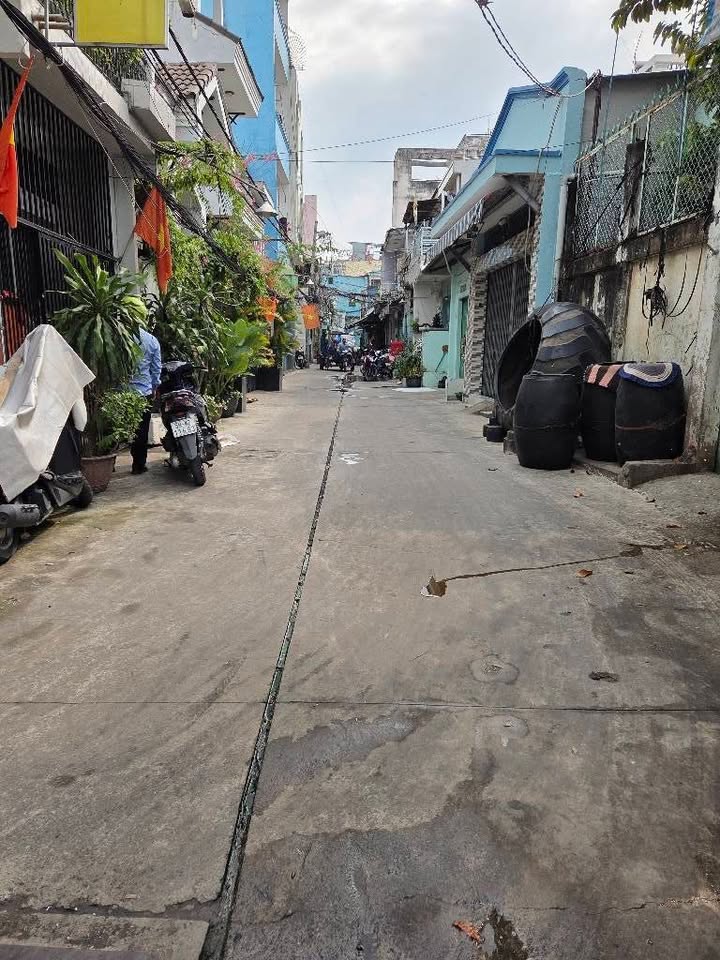 Nhà riêng Quận 11 213m² giá 16.5 tỷ - Hẻm thông xe tải, sổ hồng riêng!