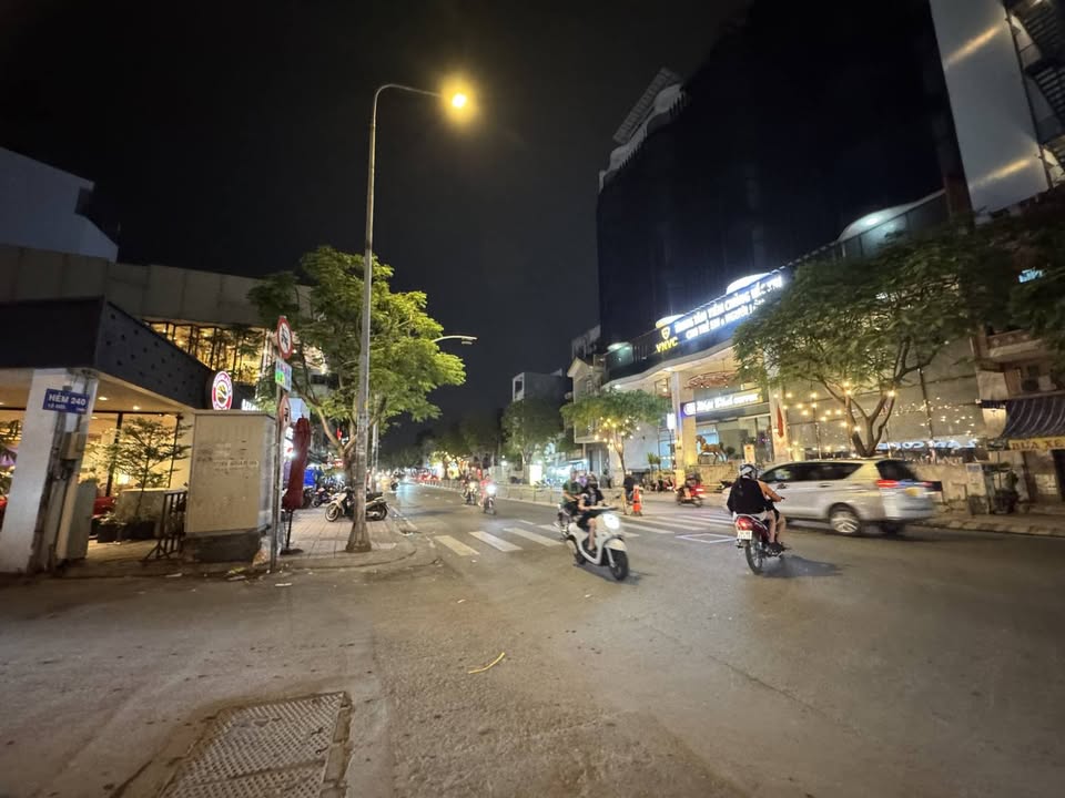 Nhà phố Nguyễn Văn Luông, Quận 6, 205m² giá 18.5 tỷ - Cơ hội đầu tư hiếm có!