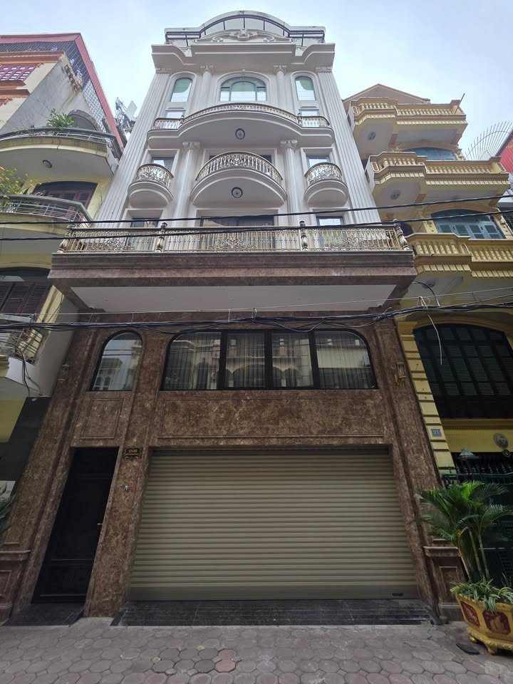 Nhà phố Tân Mai Hoàng Mai 68m² giá thỏa thuận - Thiết kế hiện đại, thang máy sẵn sàng hoạt động!