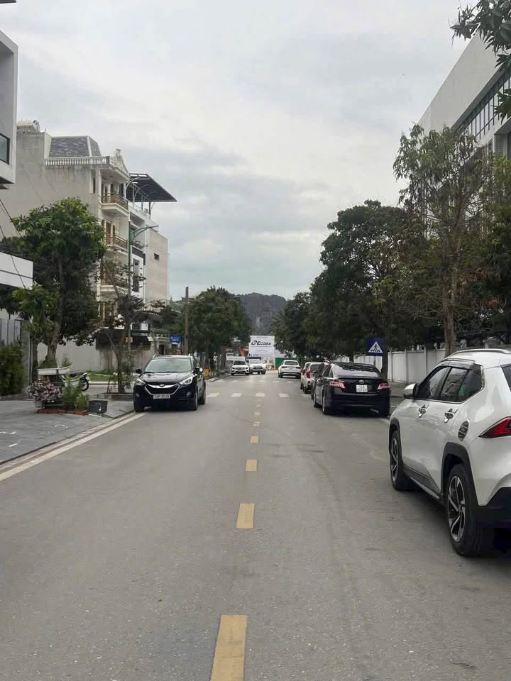 Bán nhà 4 tầng Hồng Hải, Hạ Long 90m² giá 17 tỷ - Kinh doanh sầm uất!