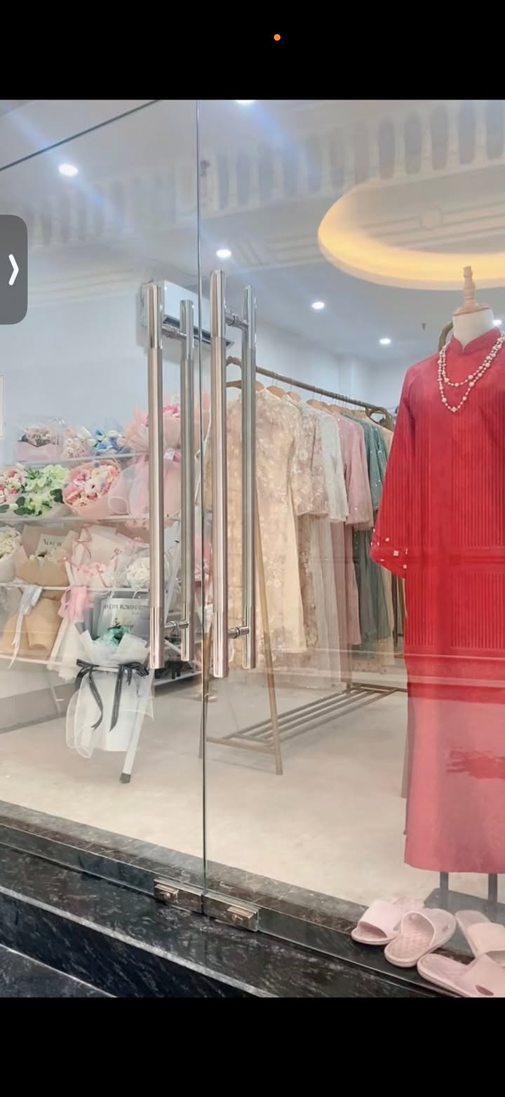 Cửa hàng cho thuê Áo Dài & Đầm Cầu Giấy 140 triệu - Cơ hội kinh doanh hấp dẫn!