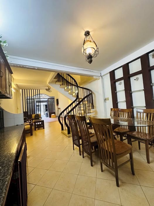 Nhà phố Lê Văn Sỹ Quận 3 57.3m² giá 12 tỷ - Đỗ xe thoải mái trước cửa!