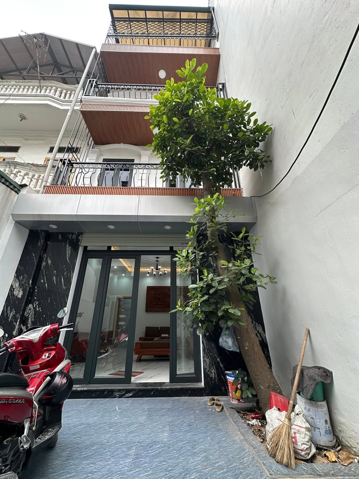 Nhà 4 tầng đường Chu Huy Mân, Phúc Đồng, 103m² - Sổ đỏ chính chủ, giá 11,9 tỷ thương lượng!