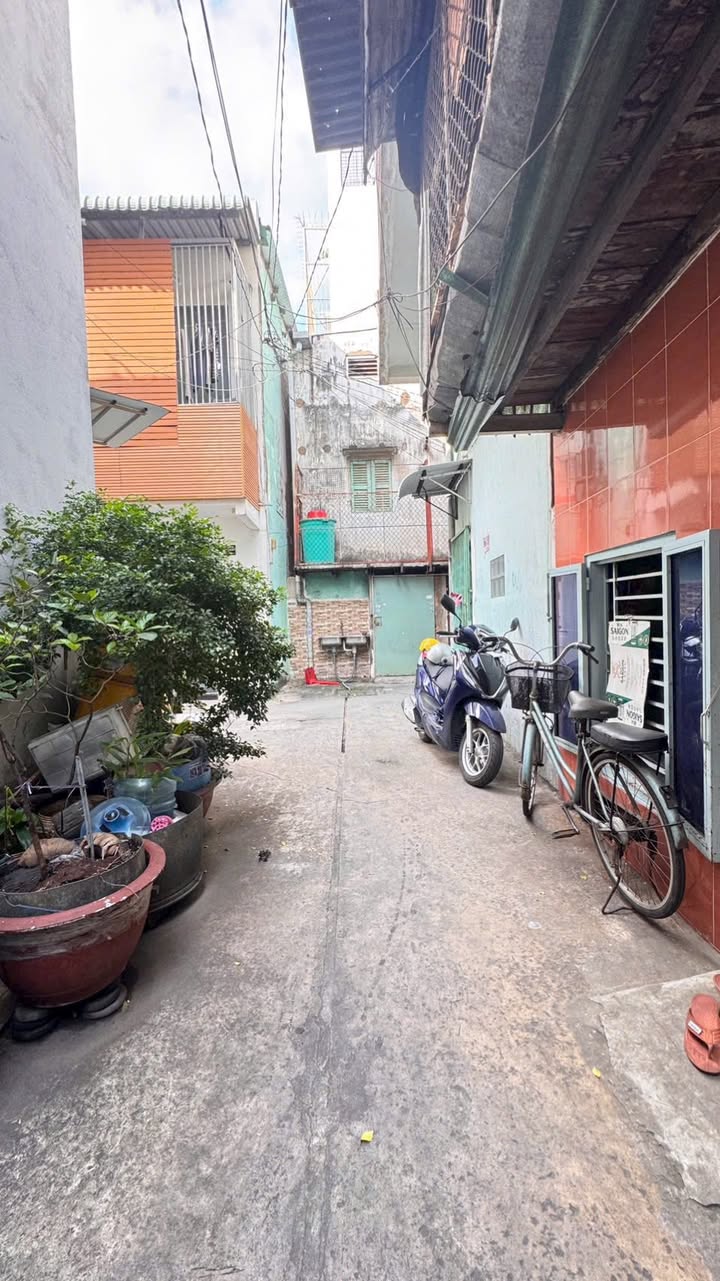 Nhà riêng quận 11, 15m² giá 2.5 tỷ - Sân riêng yên tĩnh!