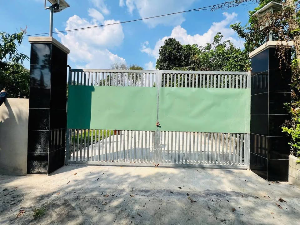 Nhà vườn Củ Chi 350m² giá 3.3 tỷ - Khu dân cư đông đúc, sổ hồng chính chủ!