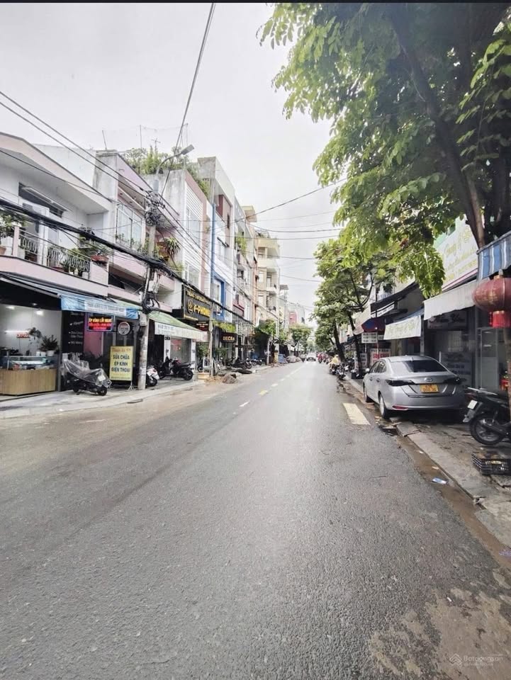 Nhà mặt tiền Nguyễn Hoàng, Hải Châu 84m² giá 18.9 tỷ - Vị trí vàng cho kinh doanh!