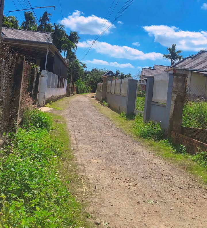 Đất nền Ea Ktur Cư Kuin 299m² giá chỉ 9xx triệu - Vị trí đắc địa gần chợ và trường học!