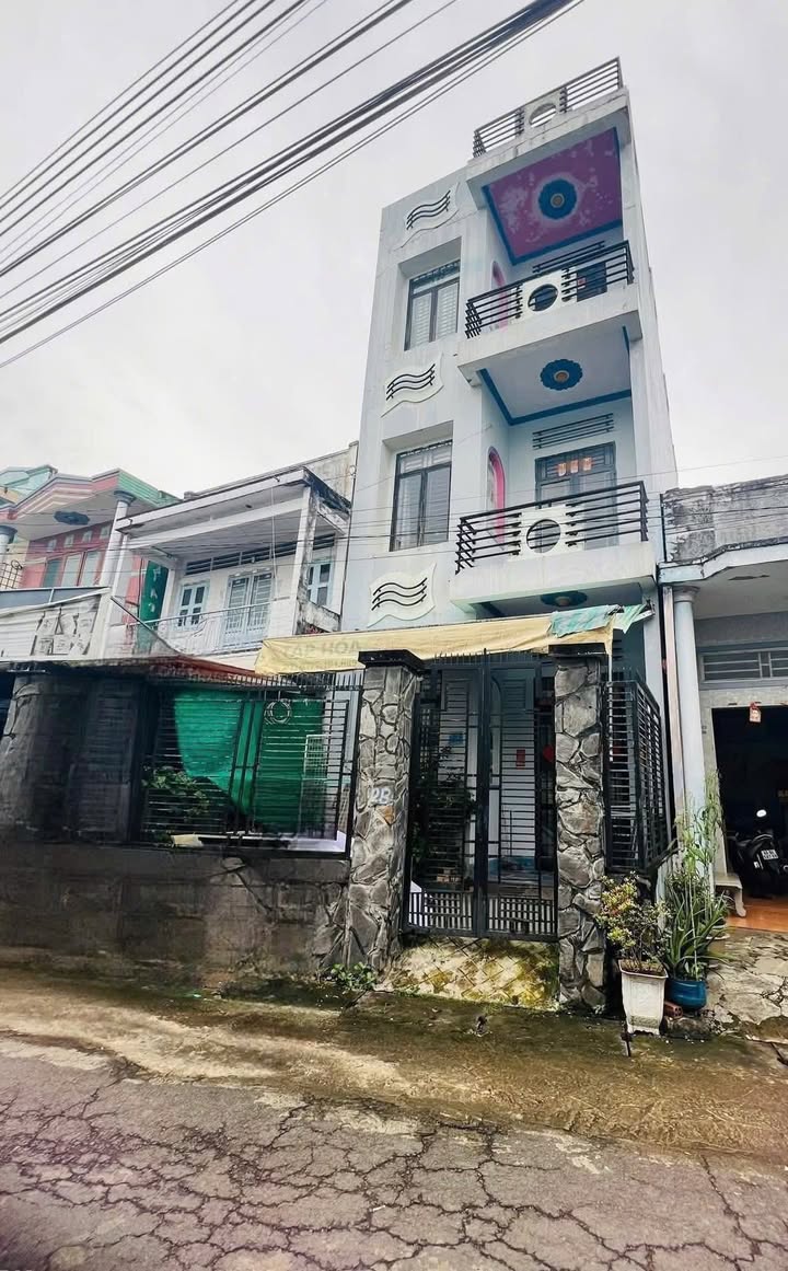 Nhà phố 1 trệt 2 lầu tại Phú Vinh, Định Quán, Đồng Nai - Giá chỉ 2.6 tỷ!