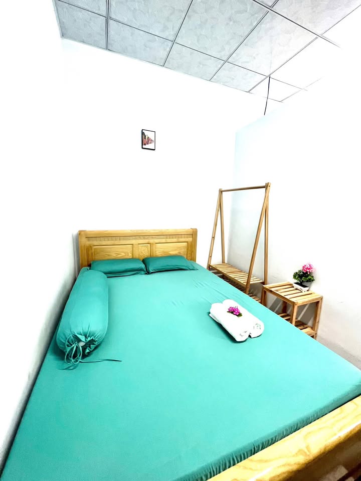 Nhà nguyên căn Yên Lành Homestay Ninh Hòa 6 phòng ngủ giá 2,5 triệu - Gần bãi tắm, tiện nghi đầy đủ!