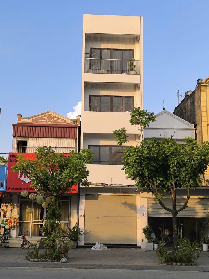 Nhà mặt phố Tam Trinh Hoàng Mai 90m² giá 26 tỷ - Full nội thất, thang máy