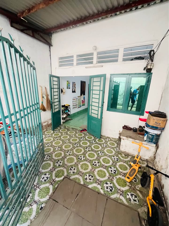 Nhà bán Dĩ An 68m² giá 1.56 tỷ - Sổ chung, gần chợ Dĩ An 2!