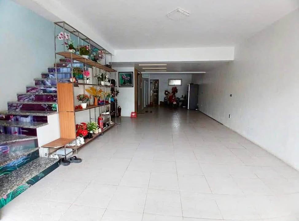 Nhà mặt đường Nguyễn Công Trứ, TP. Nam Định 108m² giá 11 tỷ - Kinh doanh ngay!