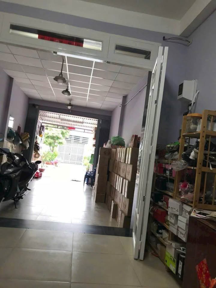 Bán nhà mặt tiền đường Chiến Lược, quận Bình Tân, 121m² giá 9 tỷ - Vị trí đắc địa, kinh doanh thuận lợi!