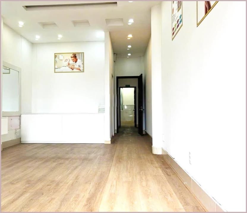 Cho thuê nguyên căn mặt tiền Trần Hưng Đạo, Quận 1, 80m² giá 60 triệu - Cơ hội đầu tư hấp dẫn!