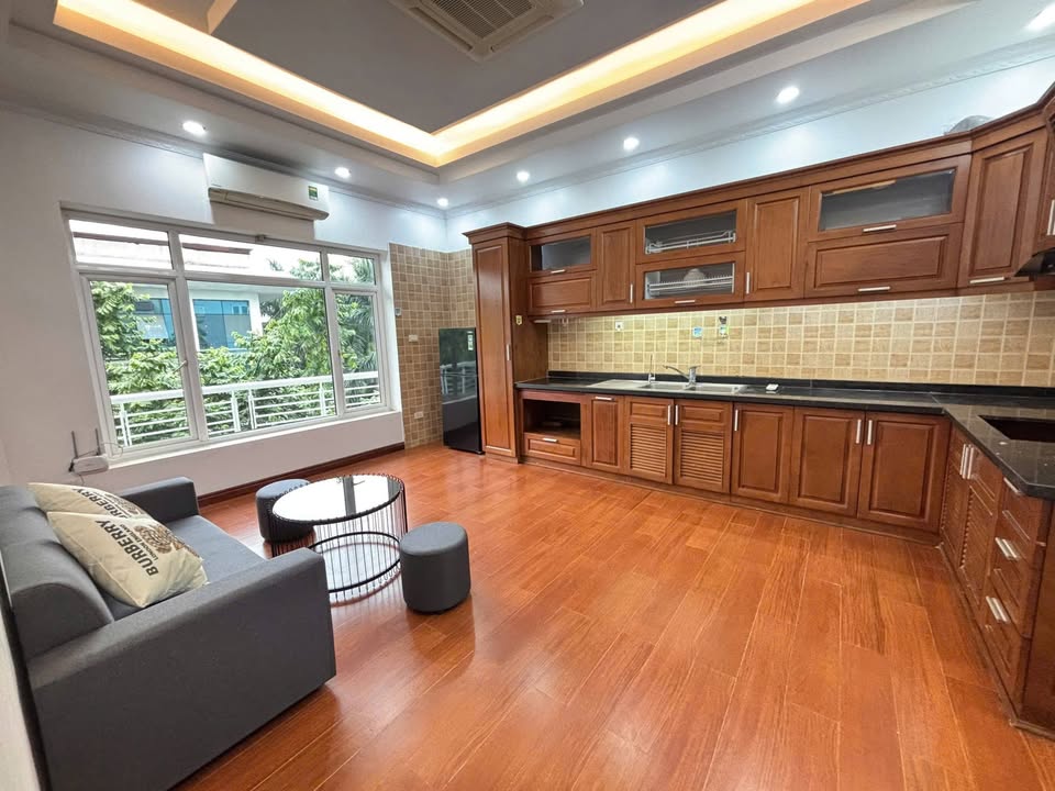 Căn hộ cho thuê tại Lạc Long Quân, Tây Hồ 30m² - Vào ở ngay, đầy đủ nội thất!