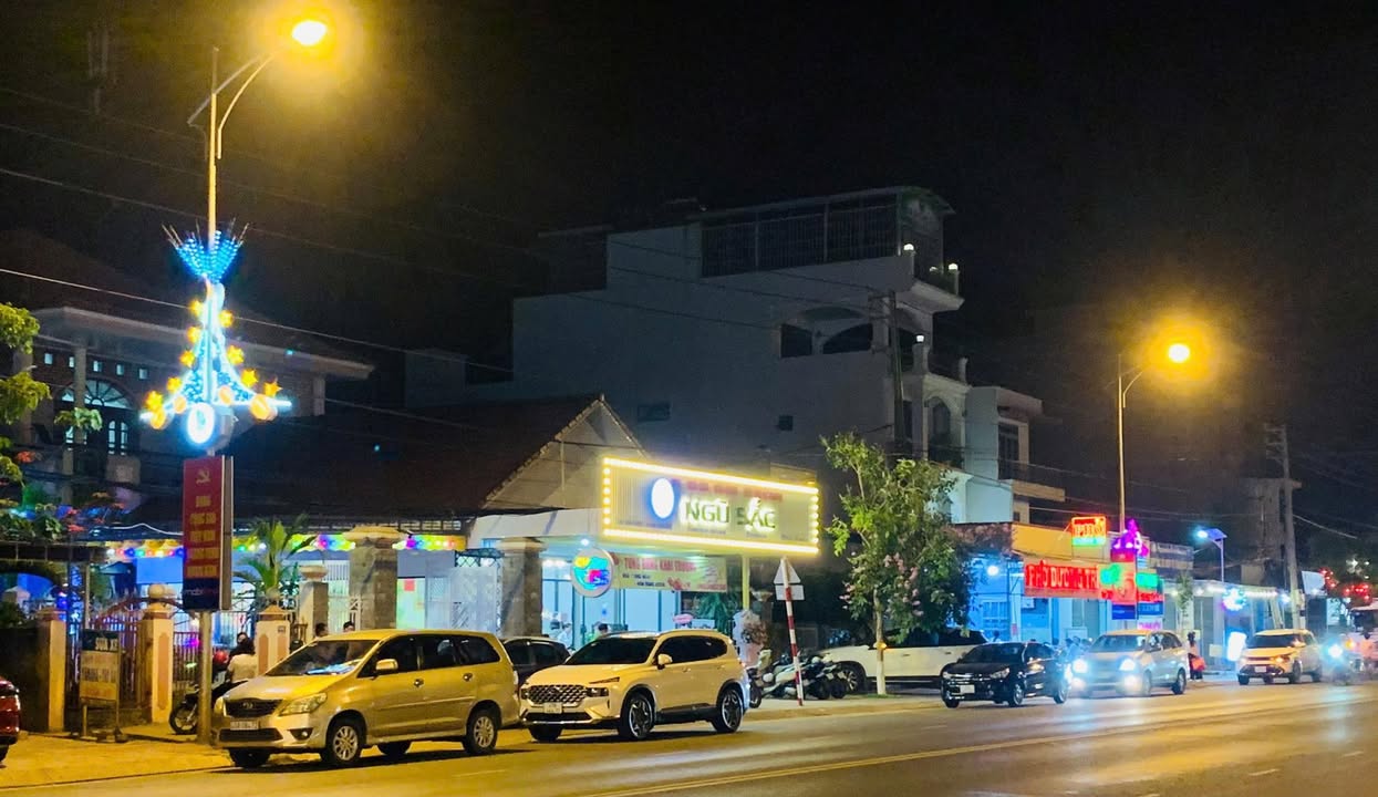 Nhà đẹp kinh doanh tại Quốc lộ 20, Di Linh, 229.4m² - Giá chỉ 6.6 tỷ!