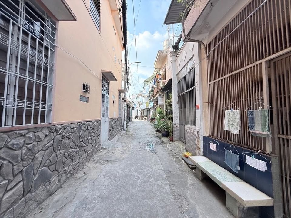 Nhà phố 2 mặt tiền hẻm xe hơi Lê Đức Thọ 68m² giá 6.2 tỷ - Yên tĩnh, thoáng mát!