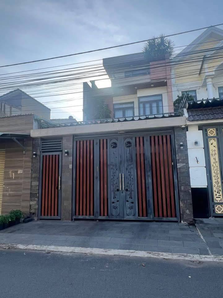 Nhà 2 Lầu 1 Trệt Tân Phong 147m² Giá 5.5 Tỷ - Nội Thất Đầy Đủ