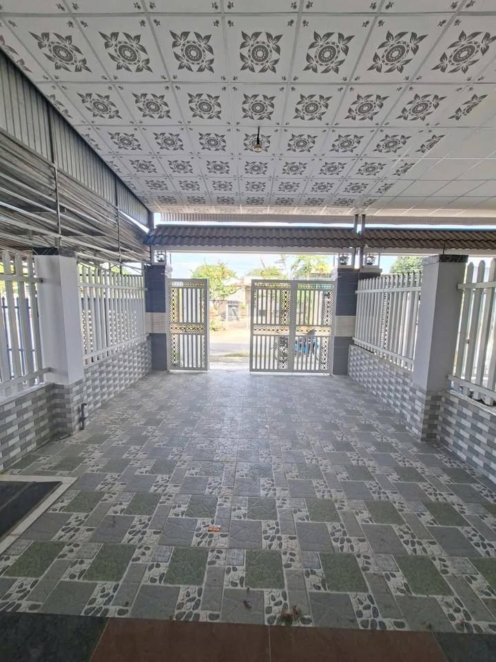 Nhà mặt tiền đường nhựa 10m tại Ninh Thạnh, Tây Ninh, 150m² giá 1.95 tỷ - Kinh doanh thuận lợi!