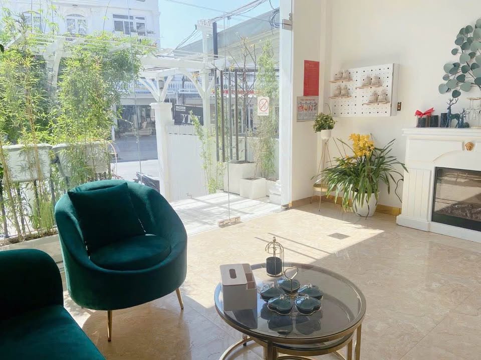 Khách sạn Mặt tiền Nguyễn Trãi, Đà Lạt 90.5m² giá 25 tỷ - Kinh doanh sầm uất!