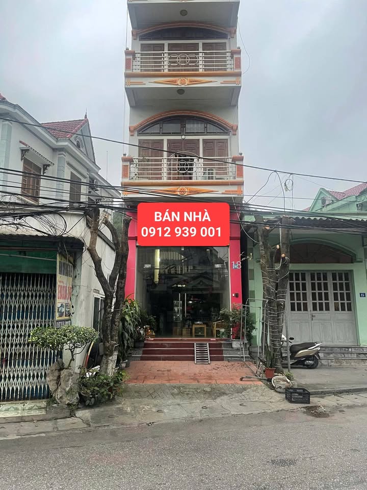 Bán nhà 3 tầng gác xép mặt đường Hà Phong, Hạ Long 104m² giá chỉ 3.3 tỷ - Kinh doanh cực tốt!