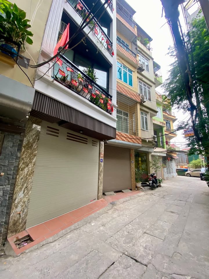 Nhà đẹp Ngoại Giao Đoàn 39m² giá 9 tỷ - Lô góc, sổ vuông, giao dịch ngay!