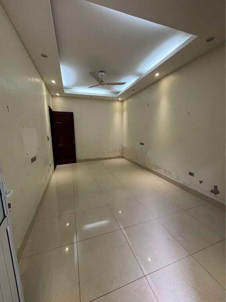 Nhà cho thuê 40m² tại Lạc Trung, Hai Bà Trưng - Nhà sạch đẹp, ô tô đỗ cửa!