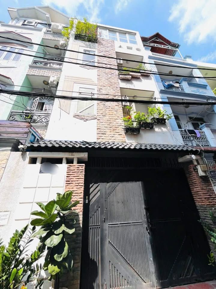 Nhà 4 tầng Phan Xích Long 65.8m² giá 10.3 tỷ - Ô tô đỗ cửa, an ninh cao!