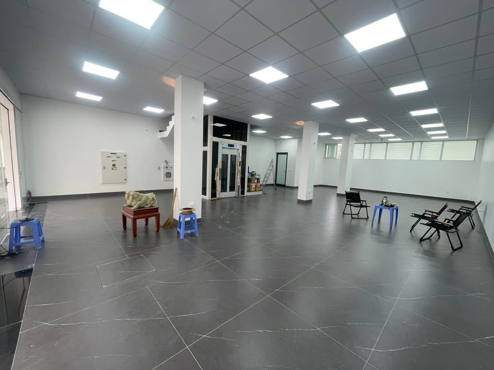 Văn phòng cho thuê KĐT Hinode Royal Park 180m² giá 40 triệu - Phù hợp làm văn phòng hoặc gym