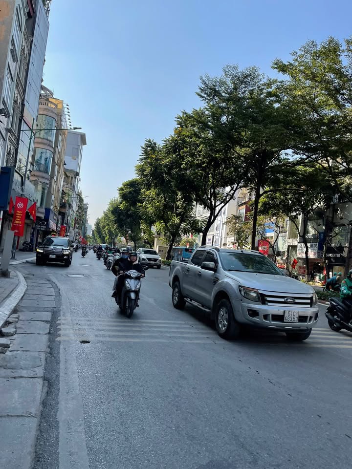 Nhà riêng Đội Cấn, Ba Đình 48m² giá 10.8 tỷ - Bán gấp, vị trí đắc địa!