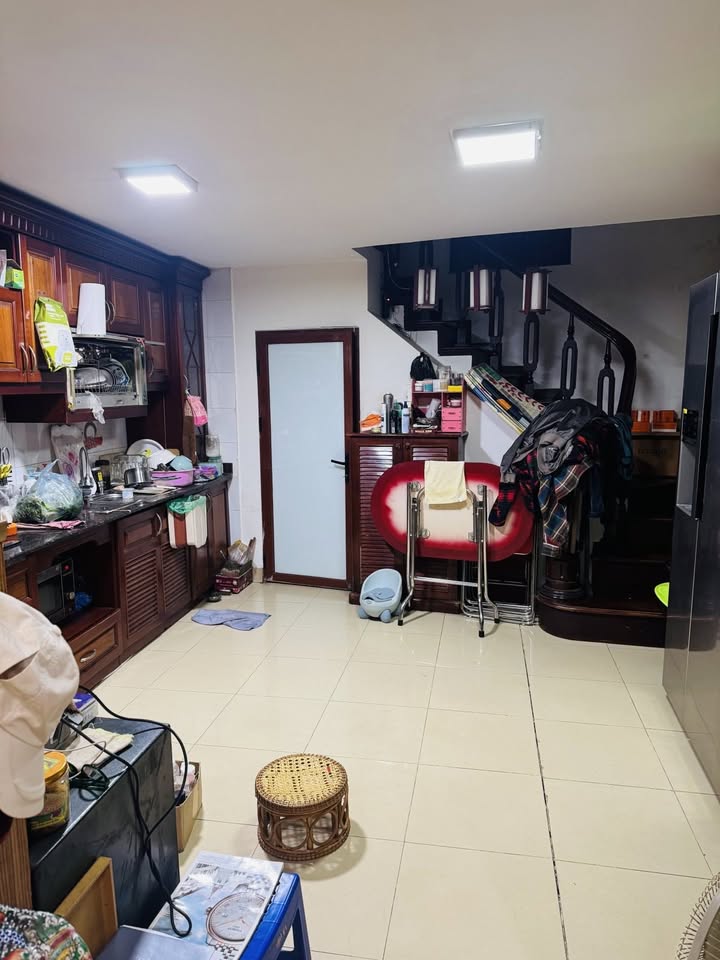 Nhà phố Hoàng Quốc Việt 41m² giá 12 tỷ - Giao thông thuận tiện, ô tô đỗ cửa!