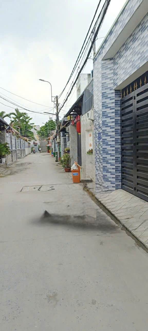 Nhà phố Hóc Môn, 109m² giá 5 tỷ - Sổ hồng chính chủ, công chứng ngay!