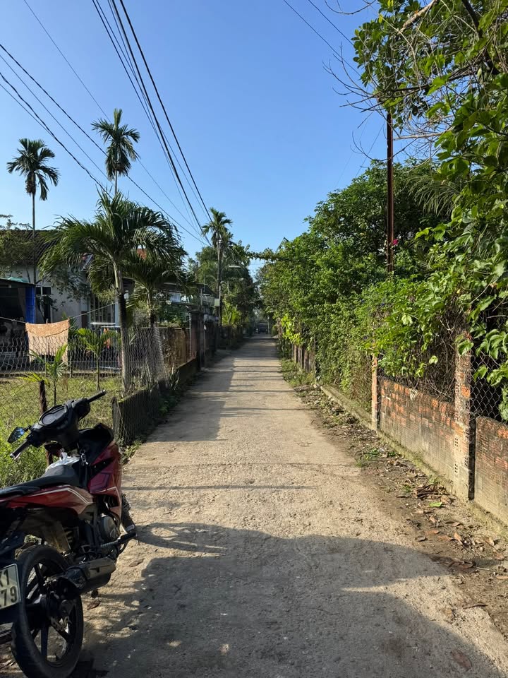 Nhà riêng Hòa Tiến, Đà Nẵng 110m² giá 1.8 tỷ - Sát trục DH 409, tiện ích đầy đủ!