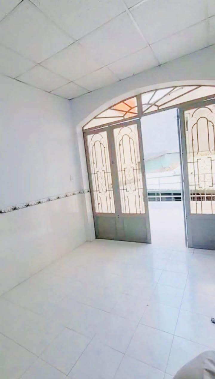 Nhà riêng Quận 4, 40m², giá 3.59 tỷ - Vị trí đắc địa, gần hẻm xe hơi!